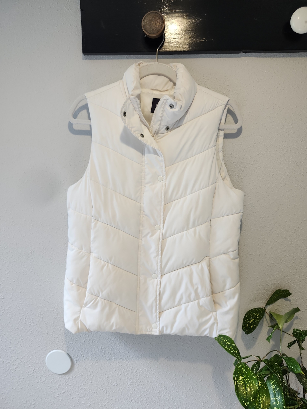 GAP Women's White Quilted Puffer Vest